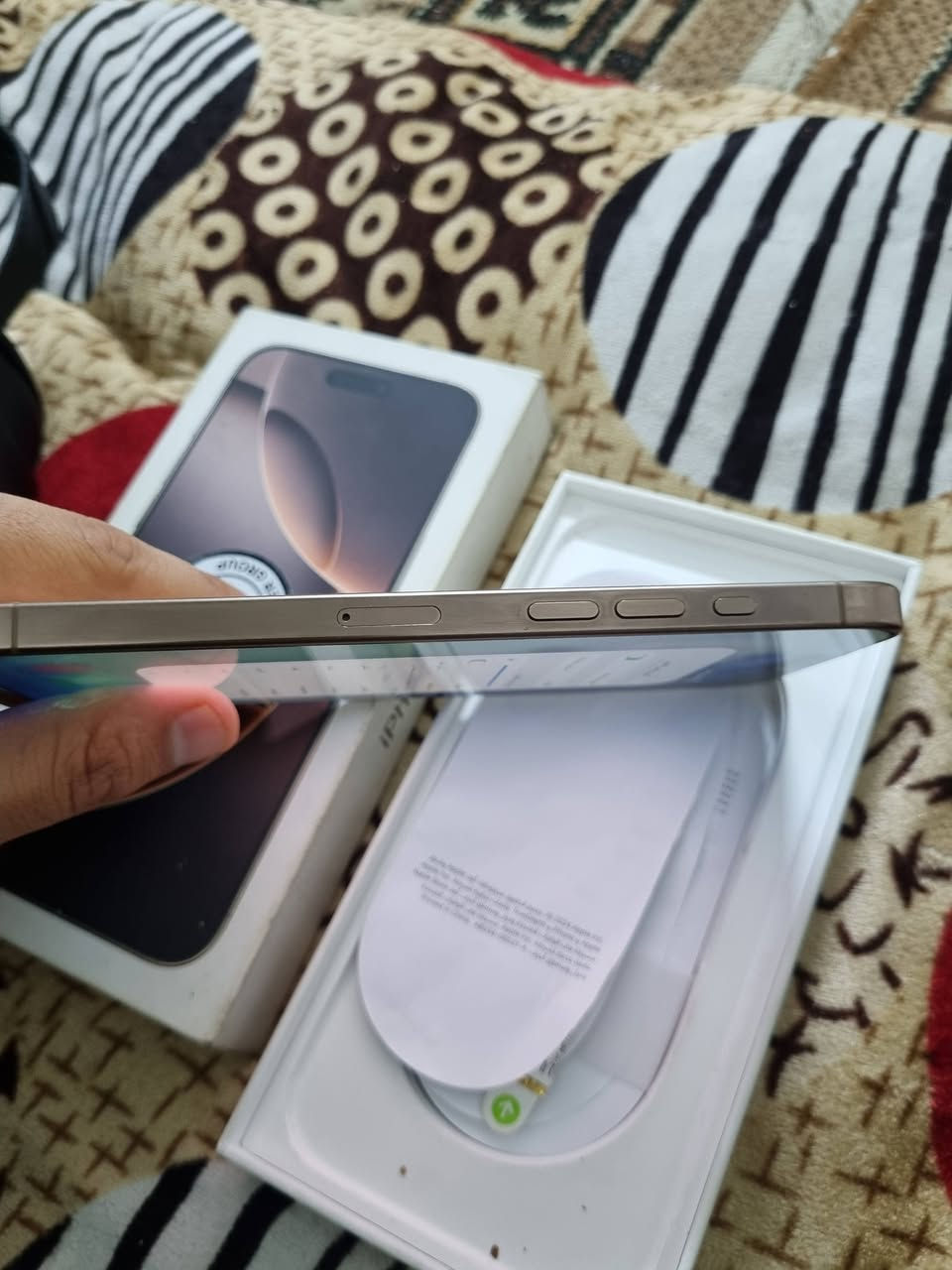 ايفون 16 برو ماكس 256 بطاريته 92 نضيف زلغ مابي سعر 1200 الف قفله بغداد الدوره وتر بروف ***********
