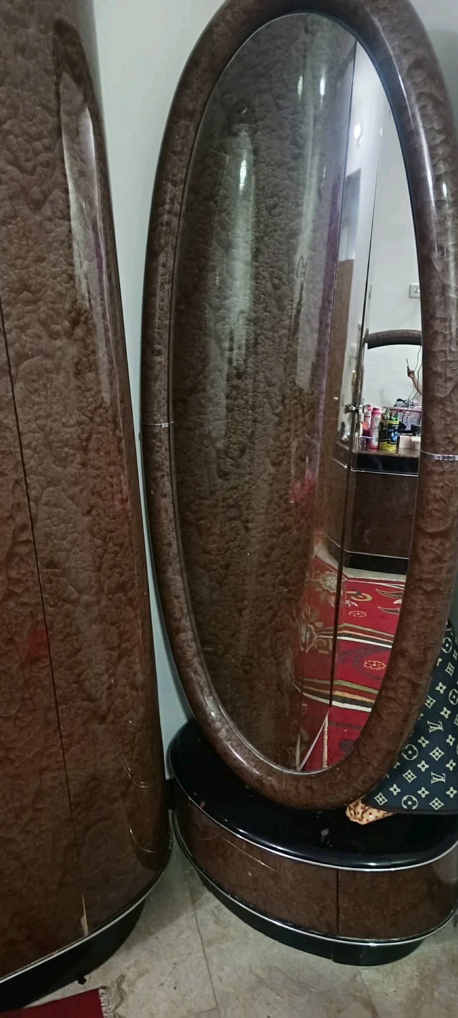 غرفة صينية مستعملة ٨ قطع السعر ٢٥٠ وبي مجال