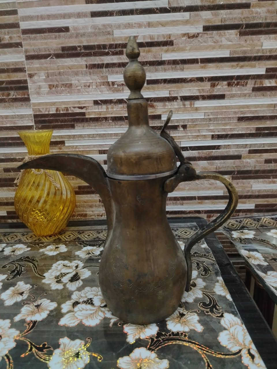 ي سلام عليكم أحبتي دلات 2 وحدة رسلان أصلي قطعة أصلية مختومة اصلي قطع حلوة ونظيفة طرق يدوي الاثنين سعر خاص ***********
