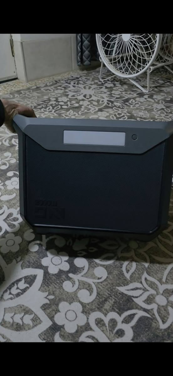 محطة طاقة محمولة (باور ستيشن) Dabbsson DBS2300 - ممتازة للتخييم، الرحلات، والنسخ الاحتياطي للمنزل
​السعة التخزينية: 2400 واط/ساعة (2330Wh).
​نوع البطارية: LiFePO4 (فوسفات حديد الليثيوم) وتتميز بعمر افتراضي طويل جداً وخلايا إلكتروليت شبه صلبة (Semi-Solid State) لأعلى درجات الأمان.
​القدرة المستمرة (Inverter Output): 2400 واط (قدرة تشغيلية مستمرة).
​أقصى قوة للذروة (Surge Power): تصل إلى 3000 واط (مع تقنية P-Boost لتشغيل الأجهزة الحرارية العالية).
سعرها 900 الف
