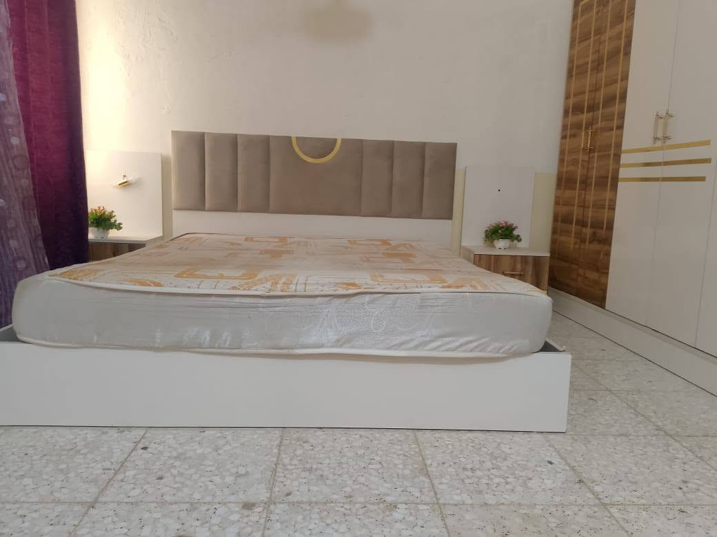 غرفة نوم للبيع مستعمل السعر ٣٥٠  وبي مجال قليل هو والدوشك
للاتصال على الرقم *********** هذا بس خط 
أما رقم الواتساب هو 0780286435
انا مكلف بالنشر فقط ولست صاحب العرض

