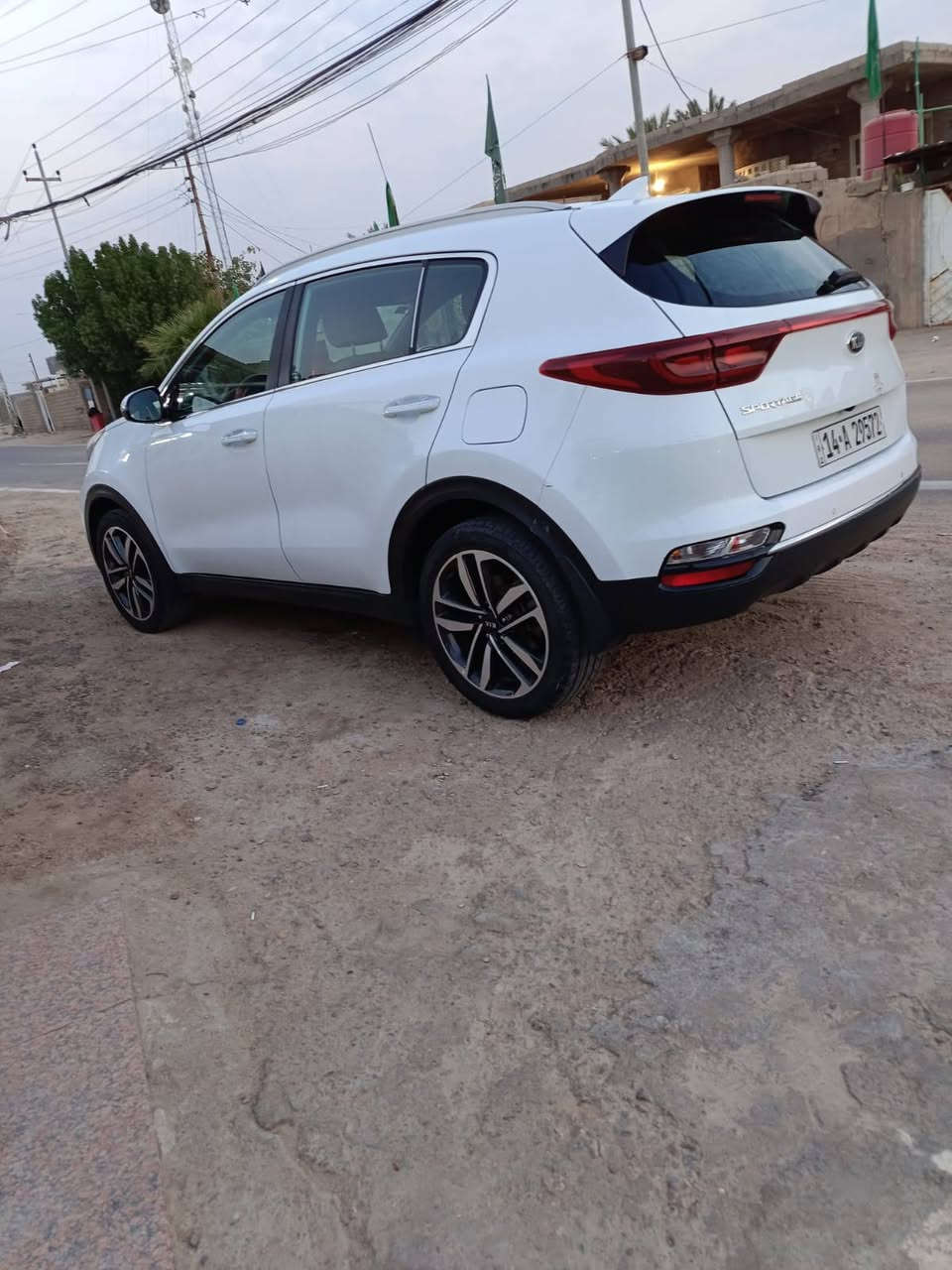 السلام عليكم
سبورتج 2020 خليجي 
1ــ مري شفط اشاير بالمري 
2ــ حساس امامي خلفي 
3ــ تبريد قطعتين 
4ــ محرك 2000 دوش المرغوب
5ــ ثلاث وضعيات قياده
6ــ شاشه اندرويد 
7ــ برده بالصندوق
8ــ ماشيه 62  تعبر 120 ادك جرص. السبير ما نازل مال الشركة حسب الفحص

‼️السعر 200. وبيهه مجال للطيبين 

📍مكان السياره  البصرة الجمهورية 

📞رقم صاحب السيارة
***********

