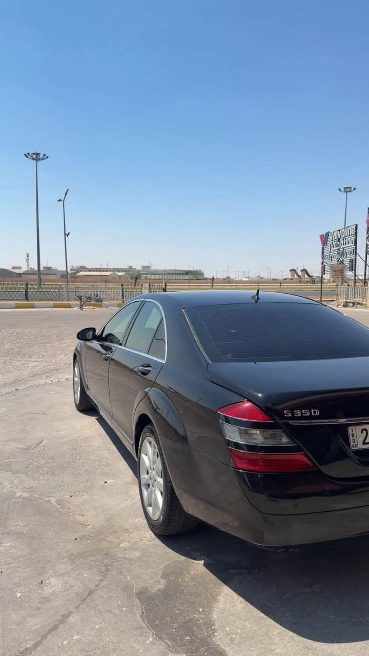 السلام عليكم 
مارسيدس s350 وارد يابان
ماشيه 270 
كفاله عامه من الصبغ والضربه 
السياره جديده وماناقصها شي 
مواصفات s350 معروفه 
السعر 160$ وبيها مجال 
التواصل ***********
