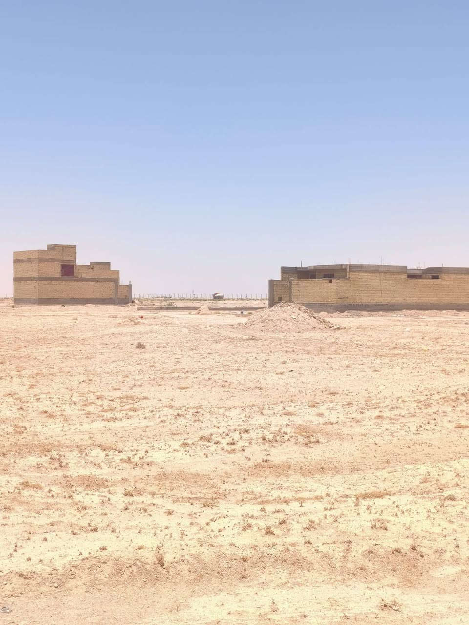 السلام عليكم
عرصه للبيع حي النداء منطقه R1 ع ساحه مفتوحه ع شارع ١٥ من الجهتين الساحه ع طول البلوك بالكامل قريبه ع مجمع المصطفى المساحه ٢٠٠ متر طابو صرف مشموله بالاسكان السعر ٤٨ ونص وبيها مجال قليل للتواصل خاص او ع الرقم ***********
