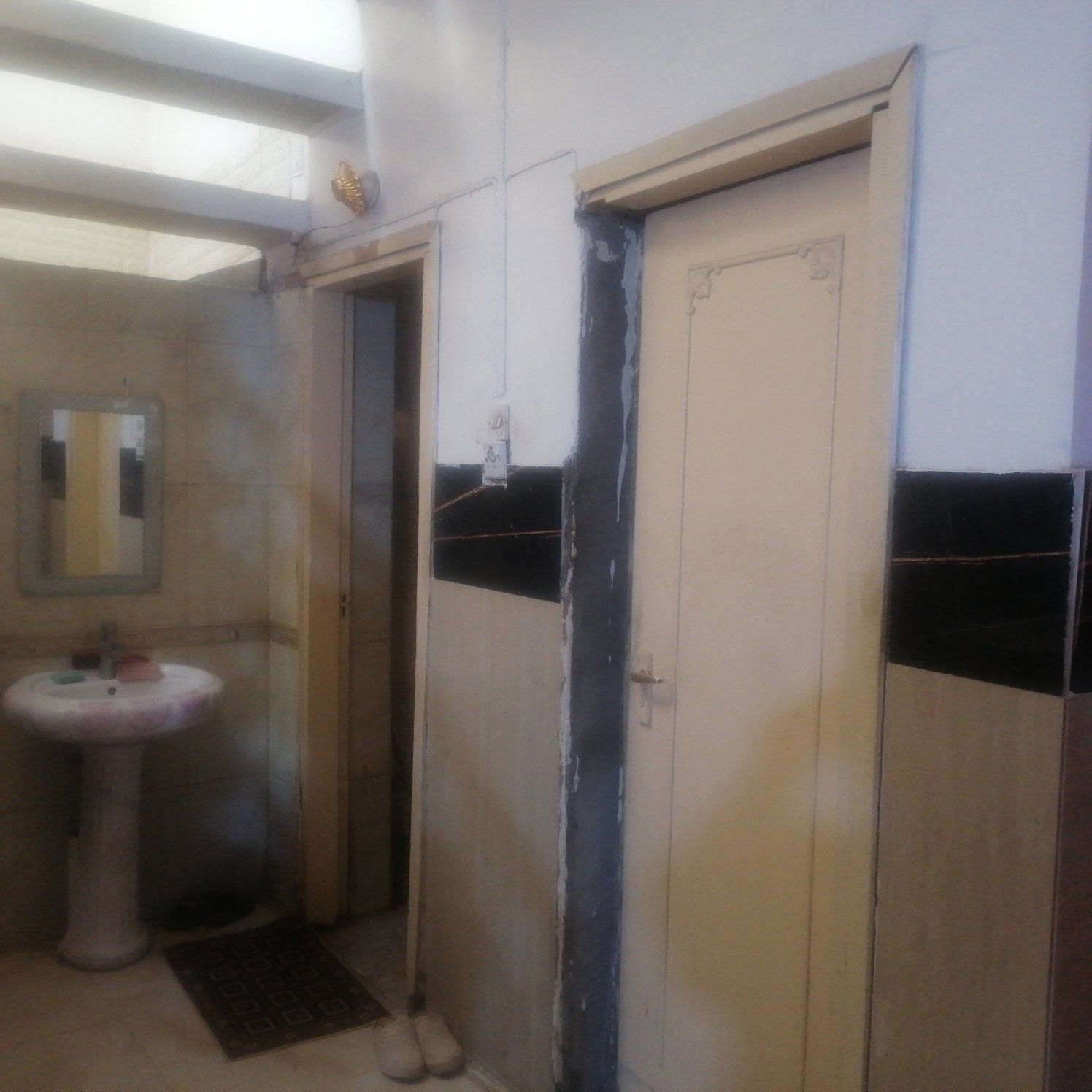 بيت بالجمعية  بالنجف الاشرف للبيع ب٣١٠ مليون مع التساهل للجاد مساحة٢٤٠ متر وبطابقين يحوي الأول استقبال ٧ في ٤ وغرفة ٦في٤ وأخرى ٥ في ٤ وكوريدور ١٠ في ٣٤٠ ومطبخ ٤ في ٥ والطابق الثاني غرفة ٥في ٤ َوكوريدور ٣ في ٢ مع خدمات صحية داخليه وخارجيه وحديقة ٨ في ٣..ممكن مراوس ببيت الاميرات الثاني ٢٥٠ متر.. الاتصال على الرقم ***********
