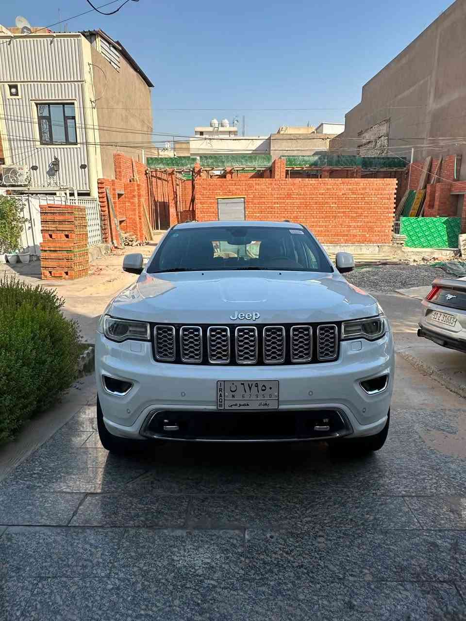 جيب كراند شيروكي اوفر لاند (هارلم) 

  مديل 2021
* وارد خليجي
* محرك 3.6L V6 Pentastar
* قوة 295 حصان
* قير أوتوماتيك 8 سرعات
* دفع رباعي 4×4
* ماشية 84,000 كم
* نظام Quadra-Lift للرفع والخفض
* نظام دفع Selec-Terrain بأوضاع متعددة للقيادة
* فتحة سقف بانوراما
* داخلية جلد Nappa فاخر
* مقاعد أمامية كهربائية
* تبريد وتسخين المقاعد
* ذاكرة للمقاعد
* دركسون كهربائي
* دركسون جلد مع أزرار تحكم
* شاشة Uconnect
* Apple CarPlay / Android Auto
* كاميرا خلفية
* حساسات أمامية وخلفية
* مثبت سرعة
* تشغيل ودخول ذكي
* تشغيل عن بُعد
* مرايا كهربائية
* باب خلفي كهربائي
* جنوط خاصة بفئة Overland
* إضاءة LED
* نظام صوت فاخر
* تكييف أوتوماتيك
مكفوله السياره 
* السيارة نظيفة جداً واستخدام شخصي 
السياره بسمي تحويل ثاني يوم 
العنوان بغداد 
الرقم ***********
السعر 31.000$ وبي مجال للطيبين
