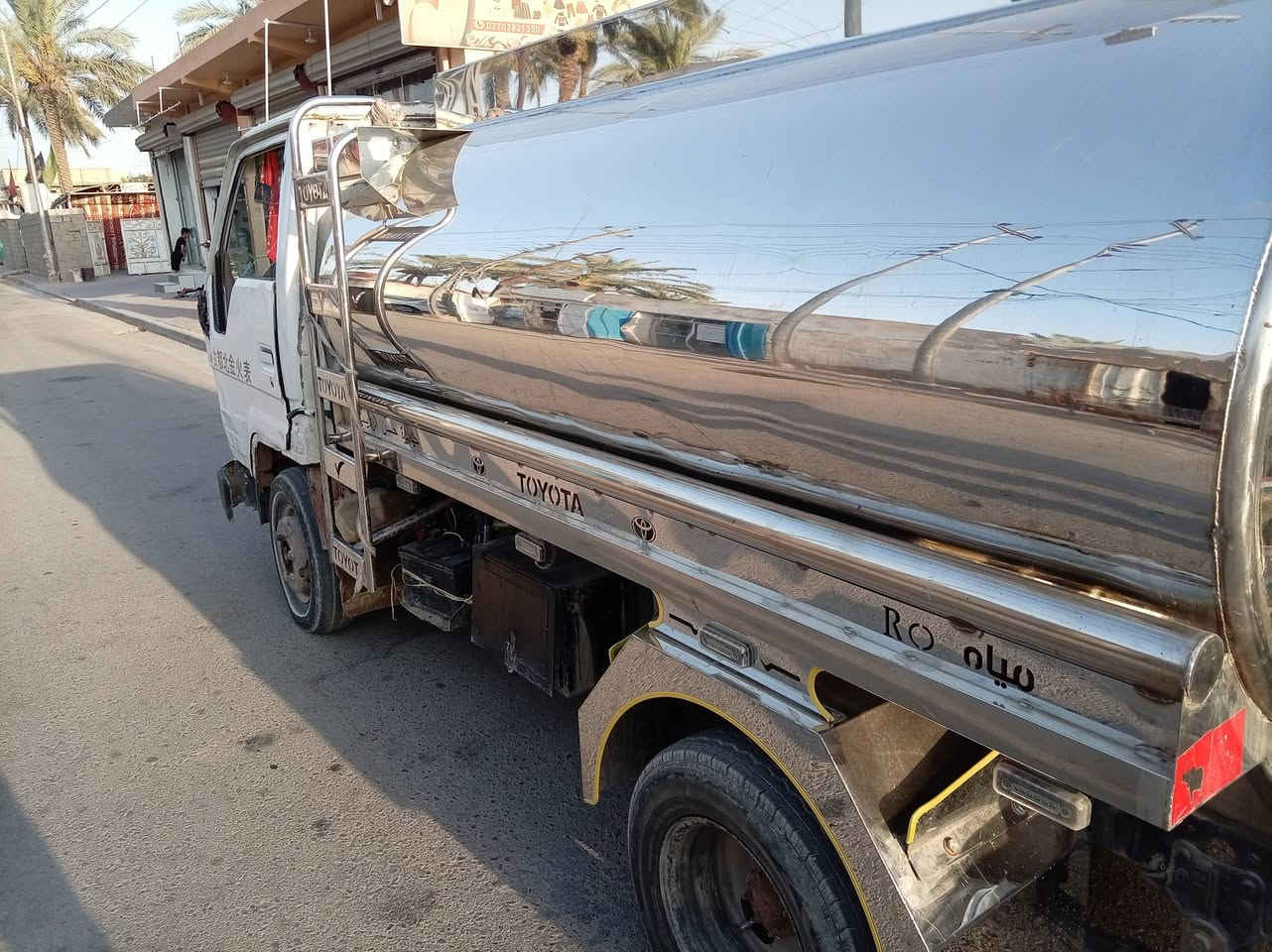 السلام عليكم
للبيع تيوتا داينا 
موديل ١٩٩١ 
رقم ديالى 
عليها تانكي سل ستيل ٣٠٤ غذائي 
سعة التخزان ٣٥٠٠ 
مكينة وكير مكفولات 
بيها نواقص قليلة 
ملاحظة السيارة راعيها مااندلة 
للاستفسار الاتصال ***********
العنوان بغداد بسماية
