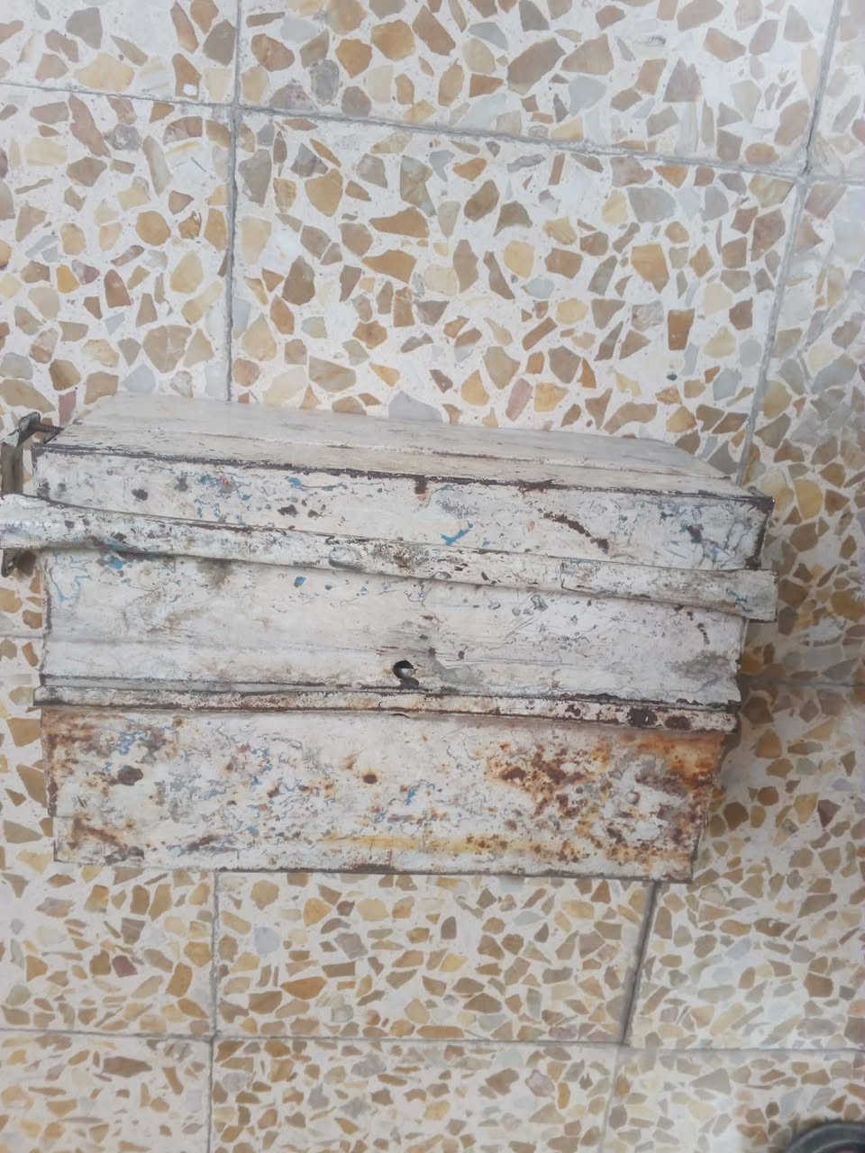لكيت هاذه الصندوك الحديد بي عده اصبايت و كذه في حي المنصور التواصل ع رقم ‏‪***********‬‏
