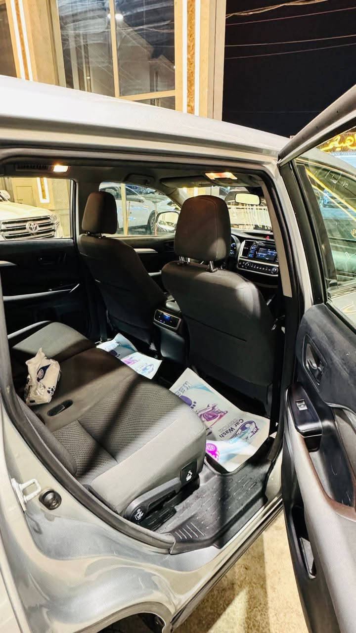 تويوتا هايلاندر للبيع - ٢٠١٧
• نوع السيارة: تويوتا هايلاندر (Toyota Highlander)

ماشيه 130

• الموديل: 2017

• الفئة: LE

• المحرك: 6 سلندر

رادار 

 تحكمات ستيرن 

 دبل اكسل

(بيها صبغ بنيدر وبارد بالجنطة كما مؤشر  )
السعر 22.000

***********
