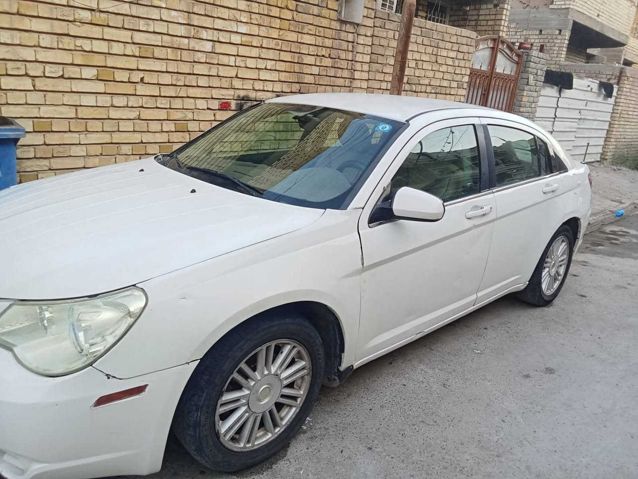 سلام عليكم للبيع فقط بدون مراوس كلايسلر سي ٢٠٠ موديل ٢٠٠٩ كير ومحرك كامري حجم ٢٢٠٠ سيارة جاهزة وكاملة خير من الله كير ومحرك جاهزات تبريد ثلج خير من الله حدادية كاملة ارضيه جلد شاشه كهربائيات كلها شغاله دوشمه جدا نظيفه داخل نظيف تايرات اخو الجديد حادثها جاملغ عكس السايق واصبعين من الباب والدوسه سيارة كلشي ما تصرف عليها رقم بغداد دولي بأسمي سنوية لغاية ٢٠٢٩ هزة جديده يعني كبل تحويل لا هزة ولا شي السيارة نظيفه مثل ما واضح بل صور السعر ٥٠ وبيها مجال قليل مكاني بغداد المنصور متواجد ع النت *********** واتساب
