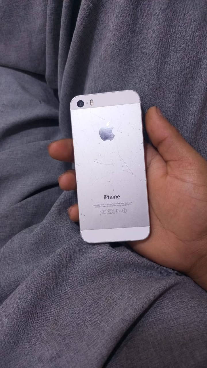 السلام عليكم ايفون 5s جهاز نضيف بس الضهر ماله شوي بي زلوغ السعر 40 وبيه مجال العنوان بصره مقابيل الصناعيه حمدان للتواصل ***********
