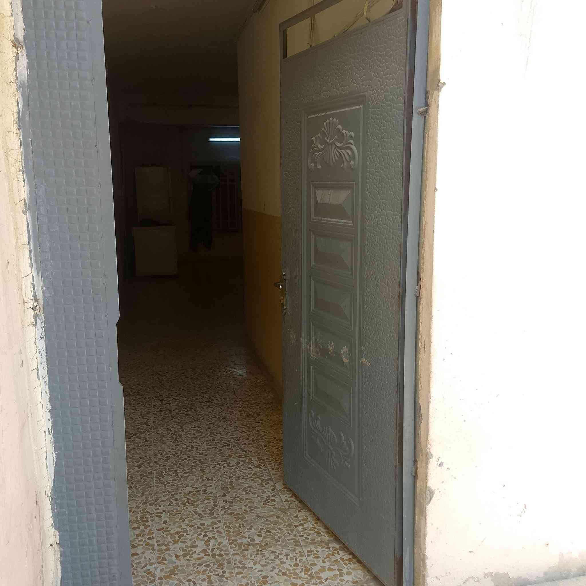 دار للبيع بحساب ارض بيت شرقي ٤غرف+حديقة/ الميثاق دور المعلمين مقابل حي الوليد فرع مسجد القادر المساحة ٢٠٠ متر سند طابو /السعر ١٢٥م/***********
