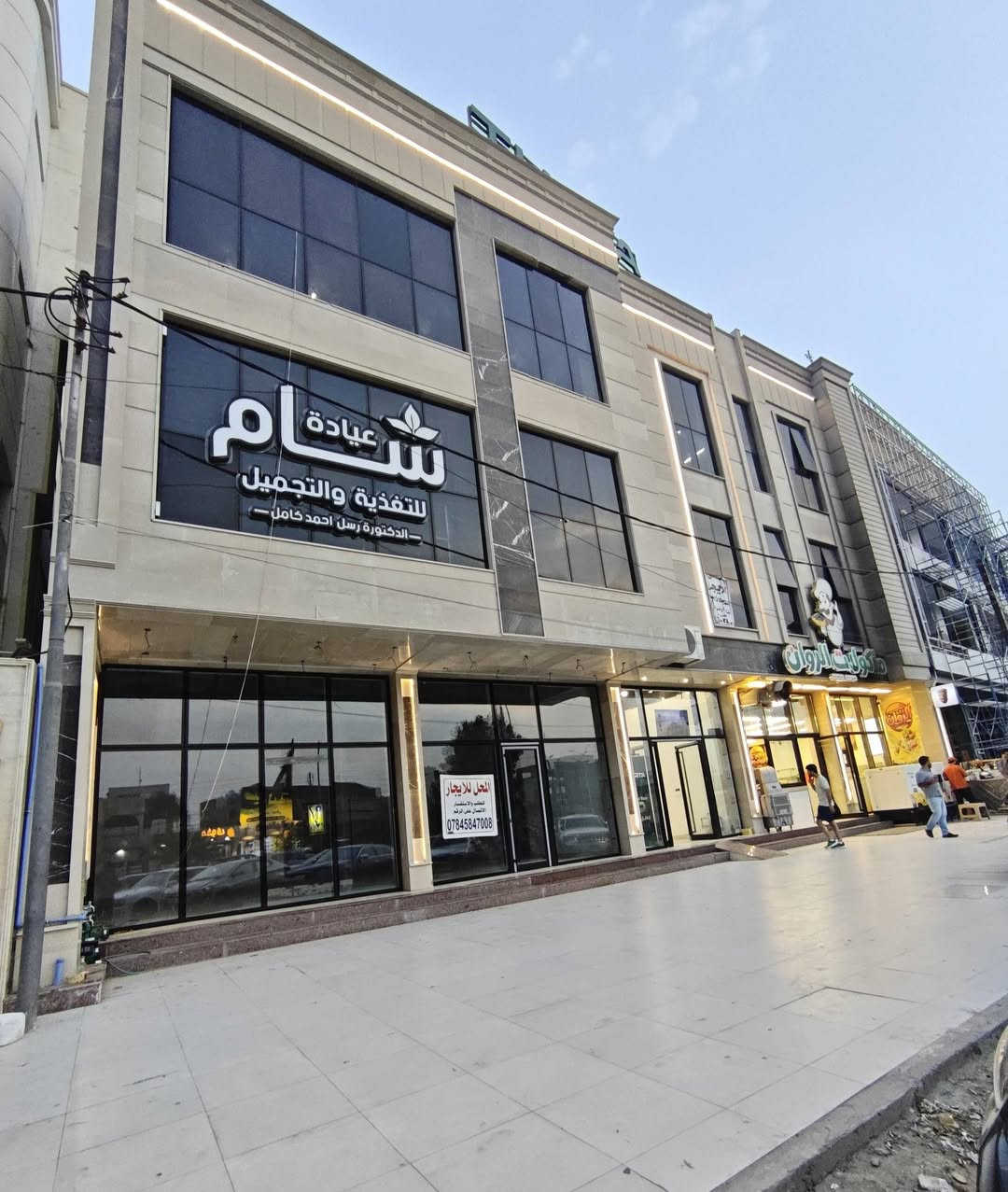 عمارة للإيجار • مصعد كهربائي • قرب مستشفى الرحمن