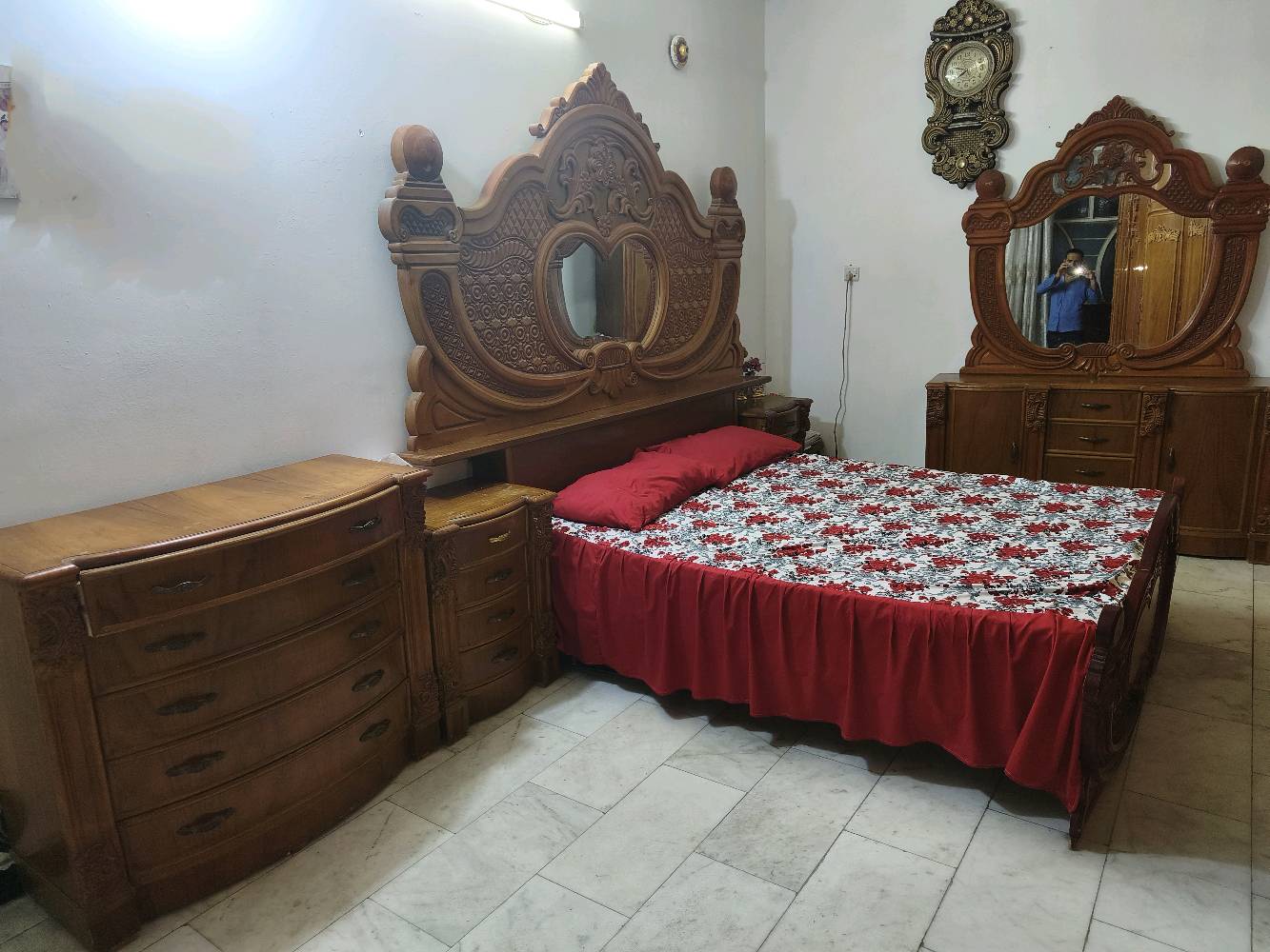 غرفه نوم  تزكام للبيع بحالة جيدة 
رايدها مليون و٢٠٠ وبيها مجال 
المكان بغداد التاجي قرب السايلو 
للاستفسار واتساب ***********