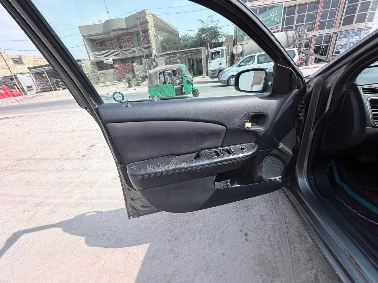 للبيع C200 موديل 2012 بيه بنيد وجوملغ امامي عكس السياق مصبوغ  وشويه صبغ بالجوملغ الخلفي تبريد شغال كير محرك كفاله السعر 68 وبيه مجال للاستفسار ***********
