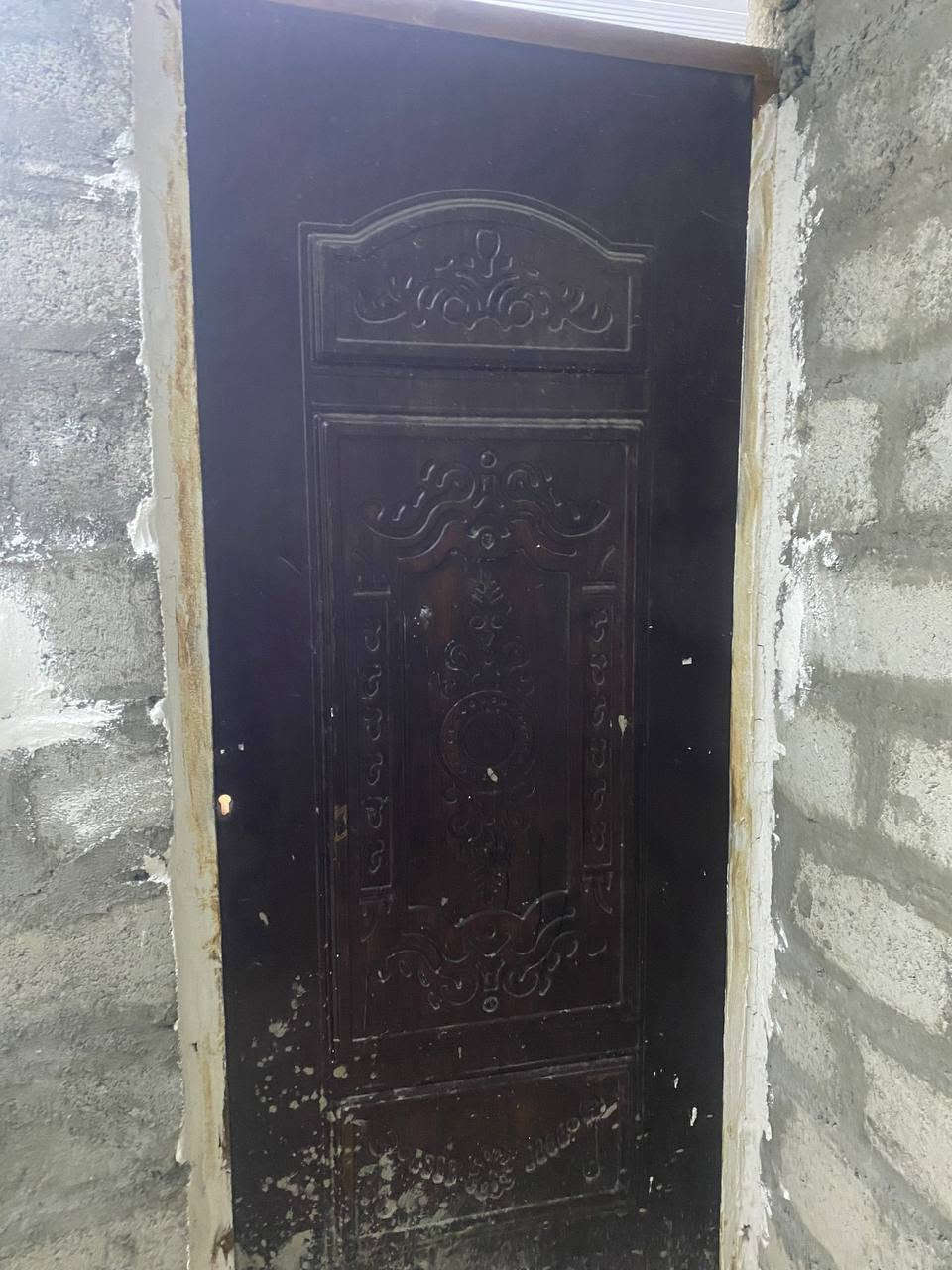 بيبان ثنين وشباك للبيع 
باب المشجر طوله2متو وعرضه109 سعره 75
وباب الثاني عرضه90  سعره 60
الشباك طوله 1متر ونص وعرضه 1متر سعره30
***********
