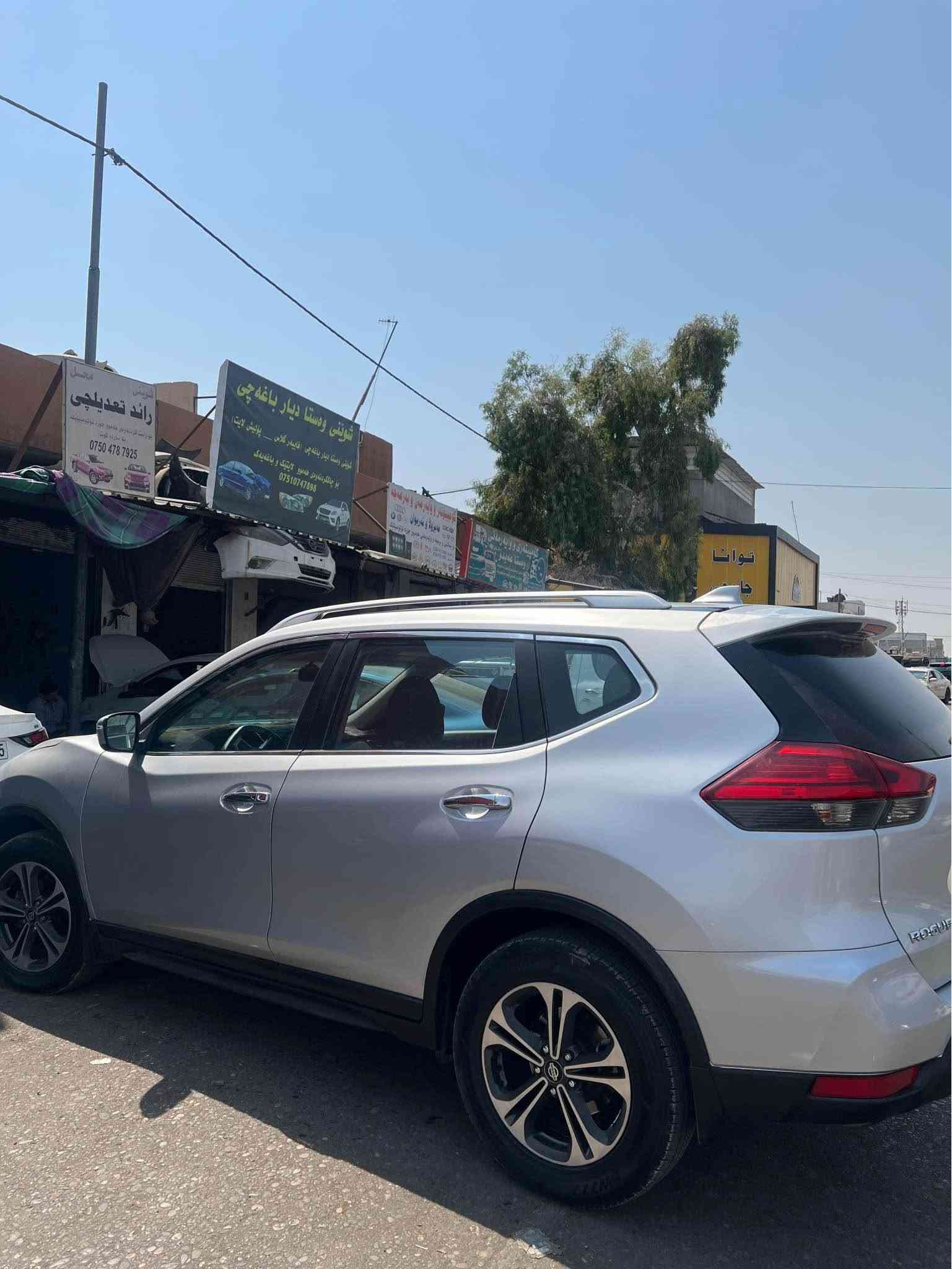 نیسان رۆگ ٢٠١٧ چوار پارچەی سبوخە پشتی کەپسە پێشی تۆزیکی هەیە سەقفی تۆزیک کال بۆتەوە رەقەم سەنەوی هەمووی تازەیە تەحویل غرامە بە شەرت رەقەم تەلەفۆن *********** أربيل, العراق
