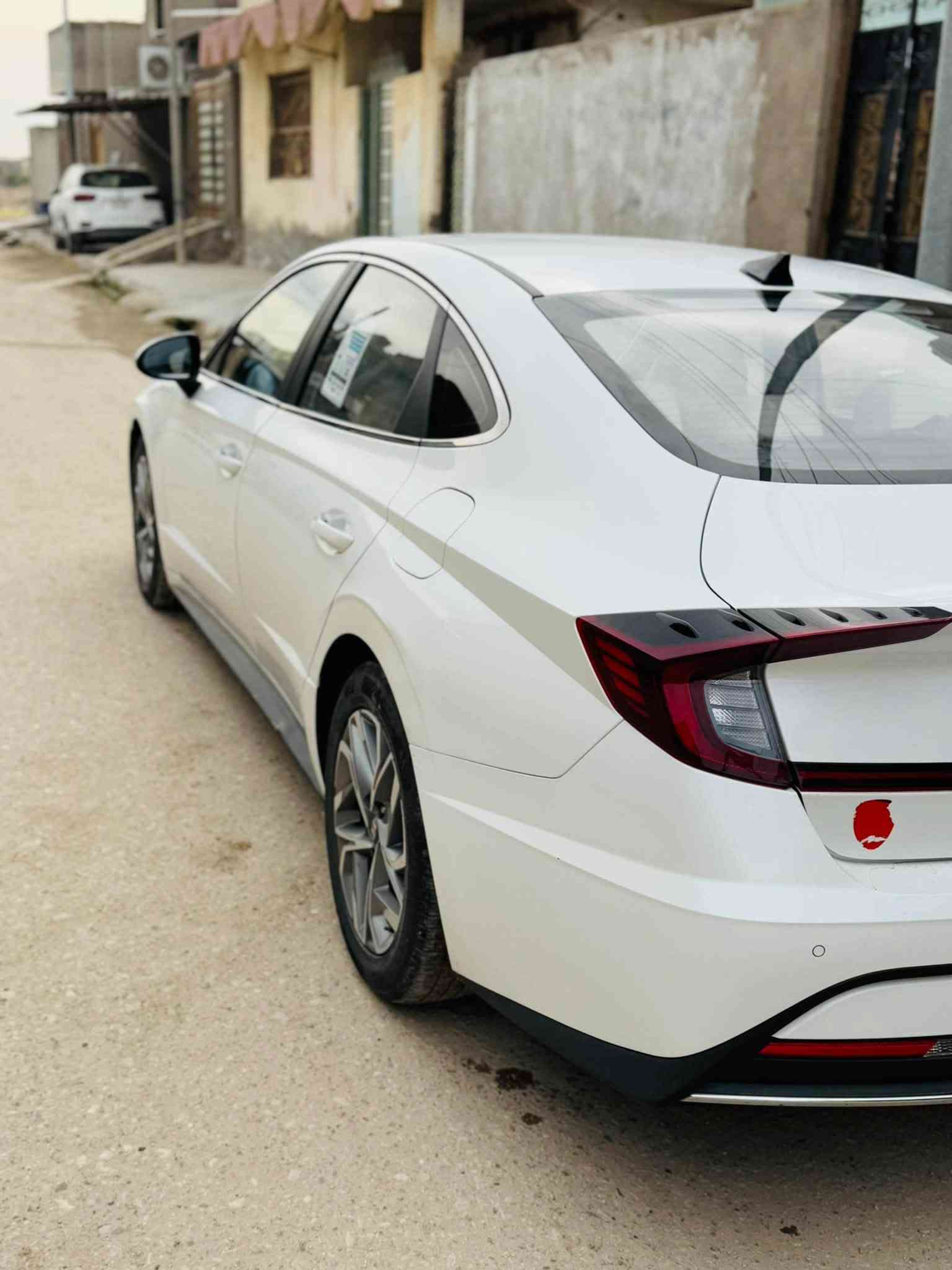 السلام عليكم
سوناتا 2021 ليمتد فول موصفات وارد كوري بانزين اصل 
السياره كلين كل حادث ما بيه فقط امبدل باب السايق وضربه بالجاملغ راجع بارد
الممشى72 الف كيلو متر السياره جديده جديده
رادار
نقطه عمياء
شاشه كبيره
قيادة ذاتيه +تحديد مسار
دخول ذكي
تشغيل عن بعد
صندوق ذكي 
5 وضعيات قياده 
تبريد امامي وخلفي
عداد 260
سماعات lpm 
تدفئة كشنات 
توقف ذاتي
كامرة خلفيه ذكيه
اوتو هولد
ويل رياضي

الضرر البيه موضح بالصور شخوط بسيطه سياره برغي ما مفتوح بيه اكفله من كلشي 
💲💲 💲 السياره معوقين رقم مثنى  تحويل باسمك قرار محكمه تضمن حقك
*********** 
واتساب  وموجود
