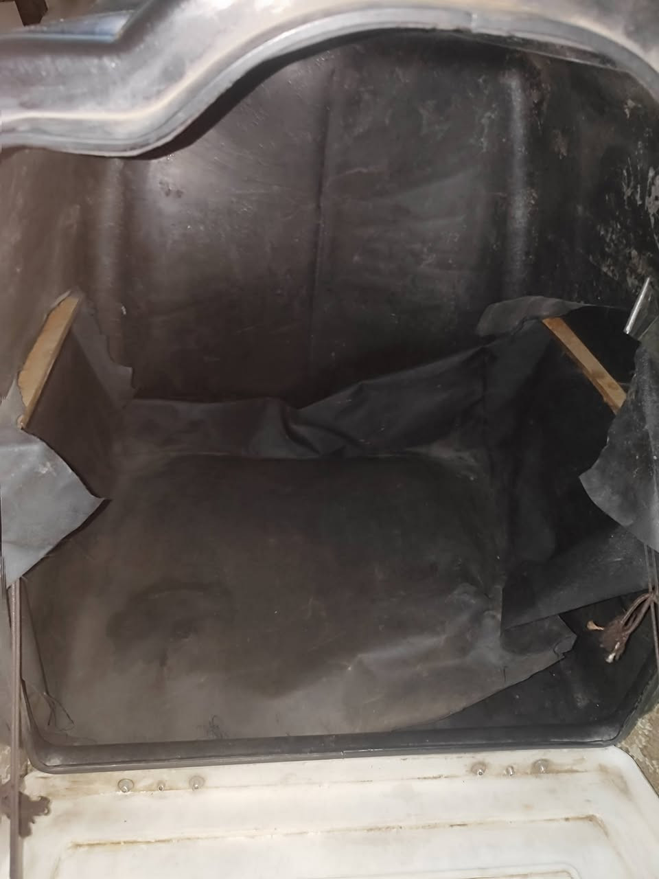 سلام عليكم صندوق 📦دالفري 
اسود حجم كبير 
مابي اي عيب 
فقط تبدل رزه مثل ما مشر عليه
 هم مابيه عيب بس لامان 

20معه القاعده قفل شاري ت ع خاص
