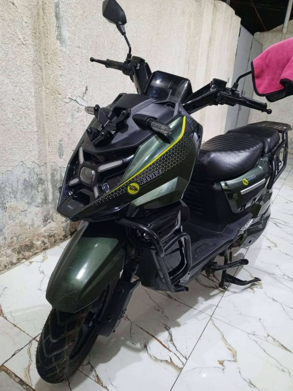 سلام عليكم دراجه اباجي شحن للبيع شرط استعمال قليل بطاريه ليثيوم 50 امبير / 72فولت السعر خاص ( *********** )
