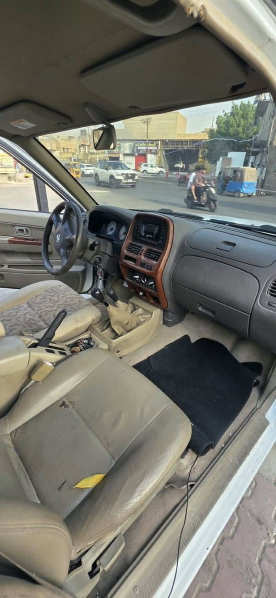 نيسان فور ويل • ٢٠٠٨ • كشنات جلد