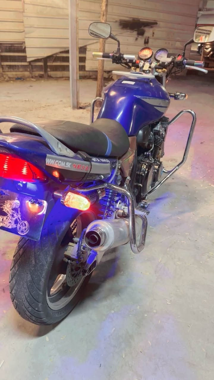 دراجه  CB400
الدراجه خير من الله مكفوله المكينه 
الدراجه نضيفه مبيها اي نقص بس الكيج مال سرعه واكف
والدراجه كلها نضيفه مثل ماموضح بل صور 
مكان الدراجه صلاح الدين قضاء الدجيل 
ومتواجد عل فيس والخط واتساب
***********
