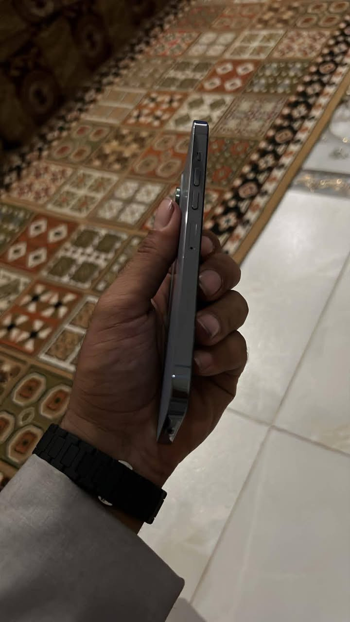 السلام عليكم ايفون 13 برو ماكس شرق اوسط البحري المرغوب 
نضافه فول شخط مابي البطاريه 84 بلاد لامعلايه ولا مبدله الجهاز مامفتوح ابد ولا طاب تصليح ملحقاته كارتون وياه السعر 750 بي مجال المكان ناصريه قضاء الغراف للتواصل ***********
