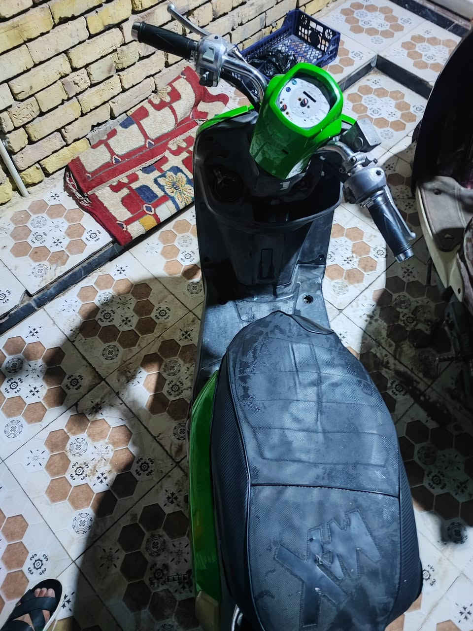 سلام عليكم بوليسي للبيع مفتوحه مره وحده ولفات مكينه خرسه نكره سلف  450 وبيها مجال شارع زيناويه قرب جامعه الامام صادق ***********
