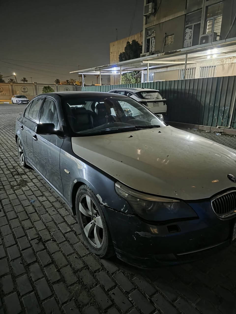 سلام عليكم 
بي أم ميماتي 2008 535i 
وراد أمريكي كلين تايتل 
ضربتها بل جاملغات والدعامية مواصله للشاصي 
وجايب الها جاملغات بس تصبغ وتشدها 
البنيد مبدل بسبب جارد
رقم بغداد خصوصي 
مكاني بغداد
السعر 115 $ وبيها مجال بسيط 
وتساب ***********
