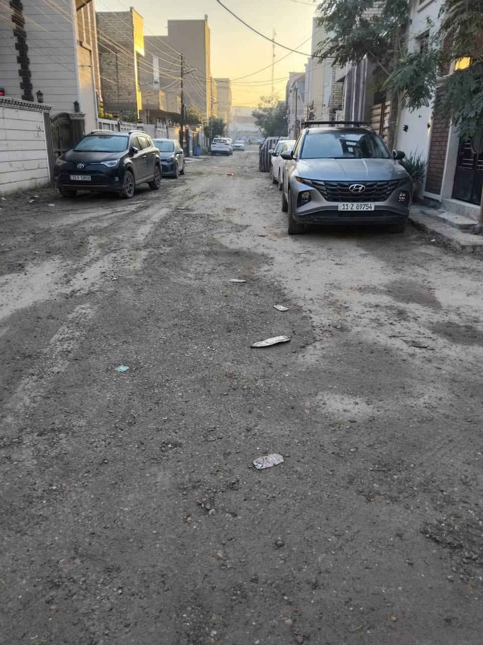 بيت ركن زراعي في منطقة الطي في فرع ام البنين الفرع الخامس من بداية منطقه الطي قبل مجمع حسن الخفاجي..
١. يبعد عن الشارع الرئيسي 50 متر  
٢. عرض الفرع الاول 10 والثاني 12  
٣. يتحوي على طابقين الاول استقبال ومطبخ بارد حار وحمام مشترك 
٤. الطابق الثاني غرفتين نوم وحمام مشترك
٥. بيوتنه كبيرة في الطابق العلوي وسطحين
٦. منظومة كامرات مع خزانين ماء مع مطور ماء  
٧. خط ماء اساله صافي ومستمر بدون انقطاع + بير 
٨. السعر (165) والي يكول غالي وجاي اغني وسعري خيالي على عيني وراسي خل يجي ويشرفني ويشوف مكان البيت وموقعه ونضافته ويقارن باسعار المنطقه  واني بخدمته وخلي يشوف الشارع من تمطر الدنيا وتفيض الطي شارع هذا شلونه 
 يرجى الاتصال على الرقم(***********)
