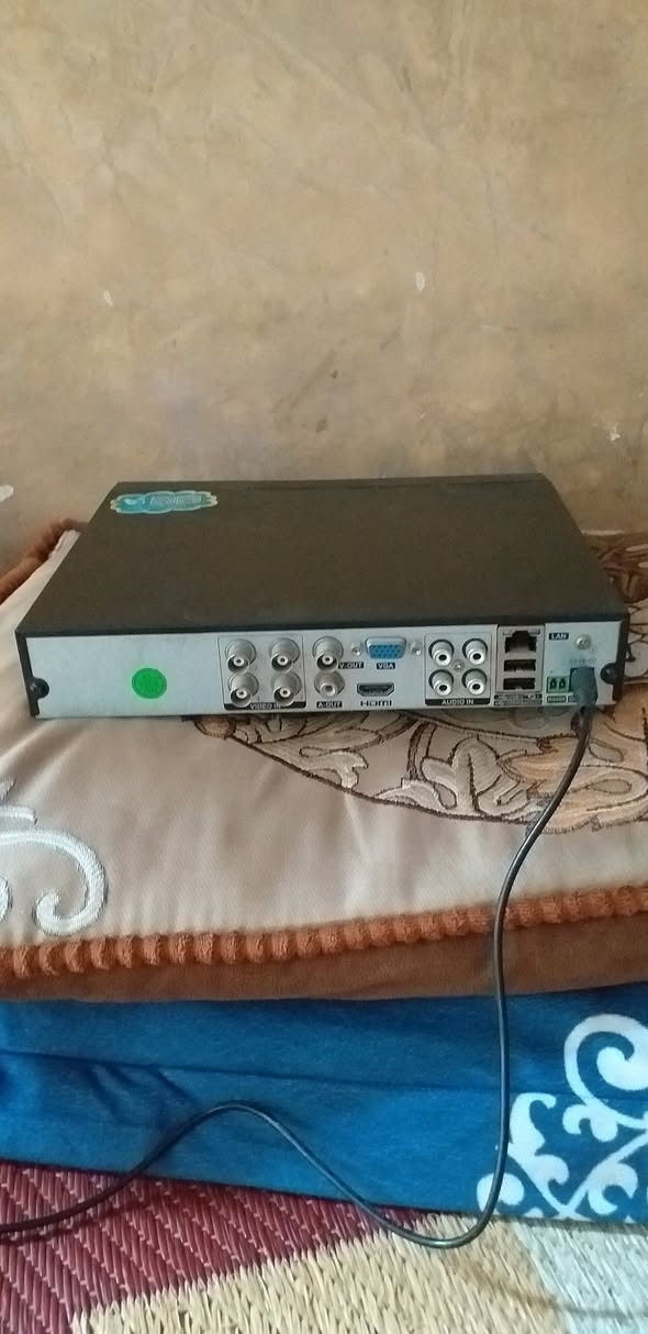 DVR مع الهارد شغال 
سعره ٢٥ الف توصيل ماعندي مدينة الصدر شارع الفلاح ***********
