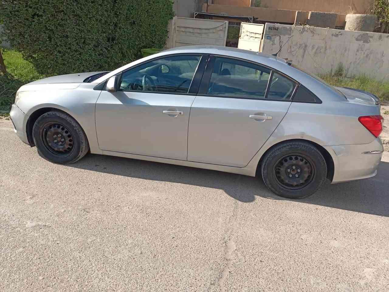 شوفرليت كروز ٢٠١٧ خليجي ، محرك ١٨٠٠ تنفس طبيعي، ماشية ١٥٠ الف كيلومتر، محرك و كير مكفولات، تبريد ثلج ، صدر جيد جدا، بيها اربع قطع صبغ كما موضح بفحص السونار، رقم اربيل جديد وسنوية جديدة هاي السنة مجددة، السيارة بإسم ابن عمي وعندي وكالة عامة بيها، تحويل شوكت متريد وهزة جديدة، السعر ٧٥ ورقة وبيها مجال. مكاني بغداد
اي استفسار الاتصال ***********
