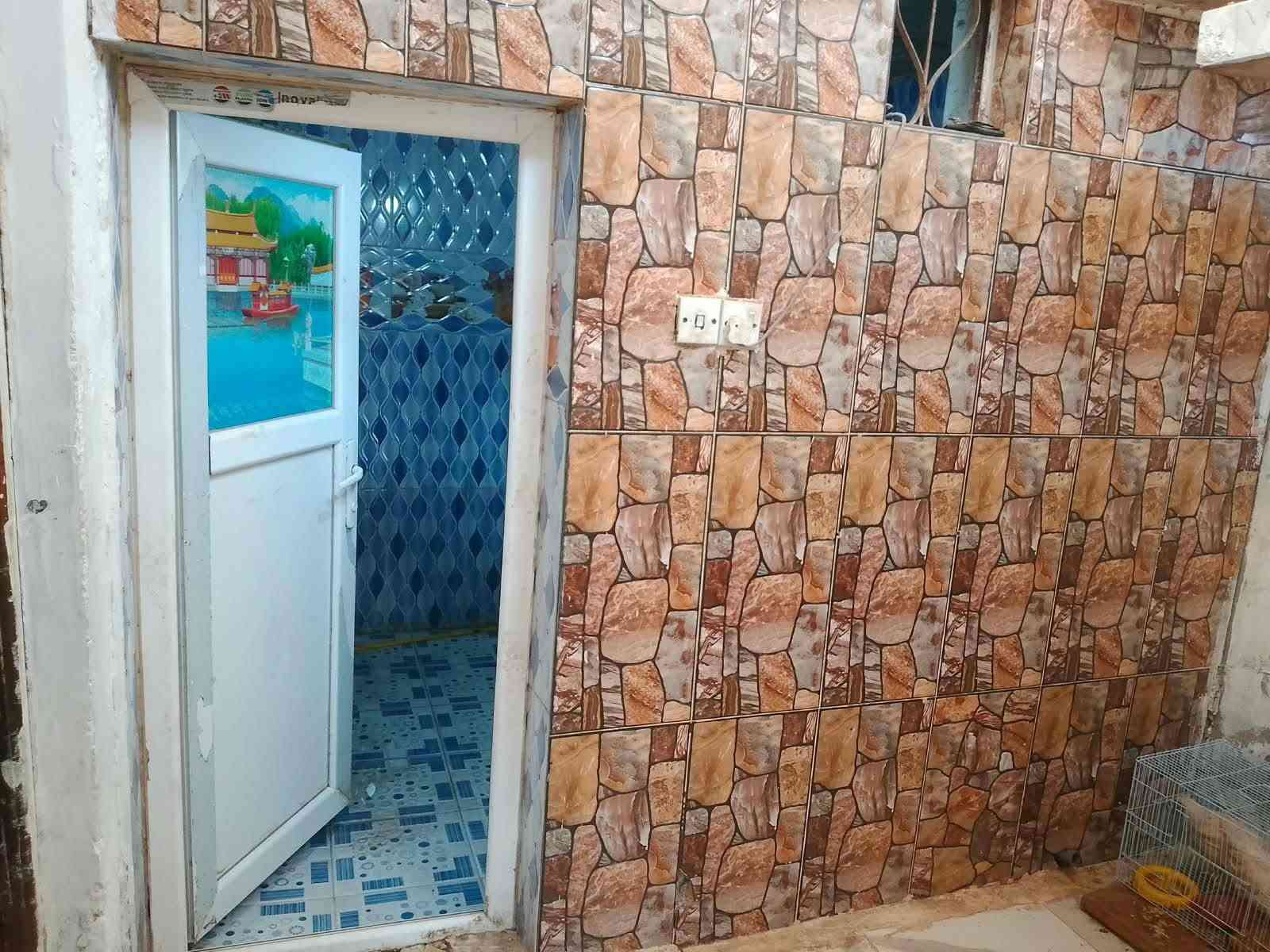 بيت للبيع 
بيت 100متر بس واقع حال 120البيت بي 3 غرف وستقبال ومطبخ على 3شوارع البيت عليه 3 مخارج الاستفسار خاص +واتسب البيت للبيع
***********
