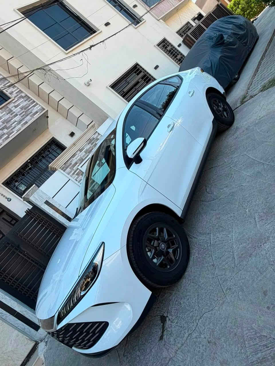 السلام عليكم بي واي كن بلاص سياره زيرو مماشيه ماشيه فقط 4000 الكلي داخل احمر السياره مكفوله كفاله عامه وبدون اي نقص ودهن جديد كاعيات اصليه رزلاين رقم بغداد ب اسمي شبه مميز السياره عارضها19 مليون وبيه مجال بسيط مكان السياره بغداد حي العدل للاستفسار ***********
