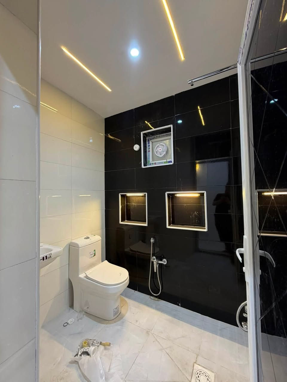 للبيع بيت 100 متر حديث موقع مميز شارع 20 😍🏡

طابقين 3 غرف نوم واجهة 5 🌝 

العنوان …📍.. ملحق الفارس موقع مميز 🥺🏡

 السعر 165 وبي مجال 😌☺️

***********
