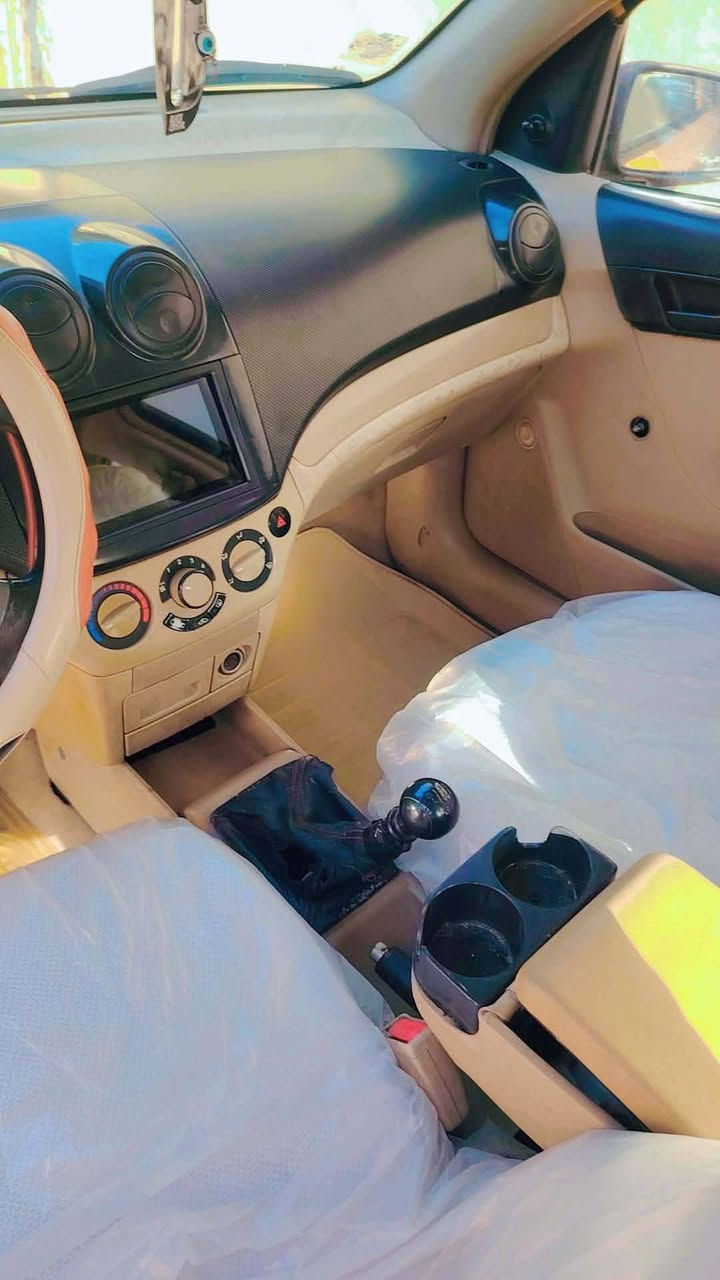 السلام عليكم افيو موديل 9 سياره كير مكينه حدادية تبريد تخم تاير جديد  سياره بدون ضربه بيه بس بارد يم باب سايق وباب خلفي سياره كفاله سنويه 28 بسمي مكلف بل نشر هاذا رقم راعيه *********** مكانه نجف السعر 48 وبيه مجال
