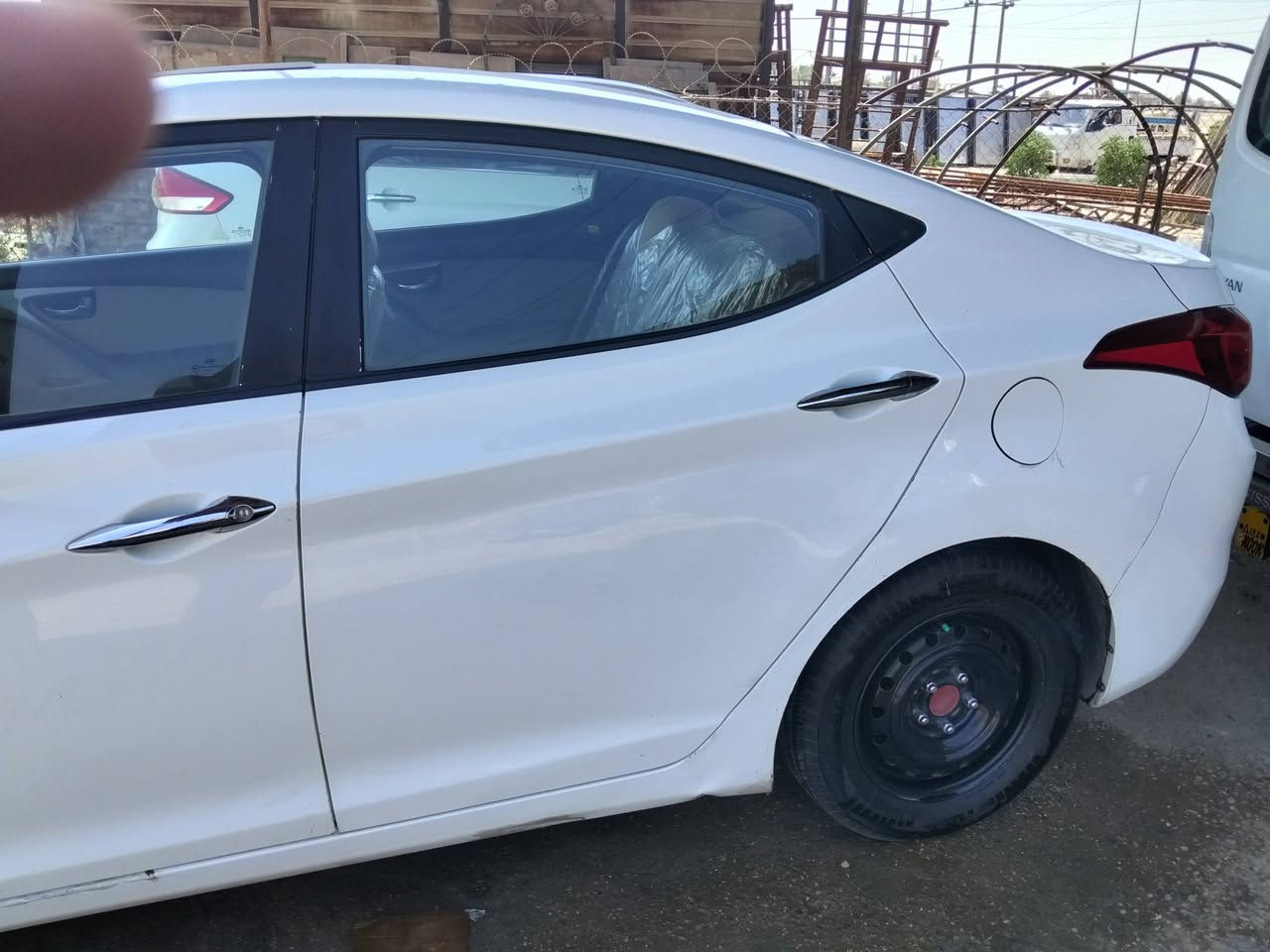 النترا ٢٠١٤ خليجي فول محرك ١٨٠٠ رقم بغداد ثاني يوم التحويل
سيارة جديدة كير مكينة تبريد قبل شهر بدلت منضومة كاملة 
بيها نص باب ونص جاملغ صبغ  وداير مال جاملغ الخلفي   بارد بدون صبغ  السعر 105 
*********** 
مكاني بغداد ابوغريب
