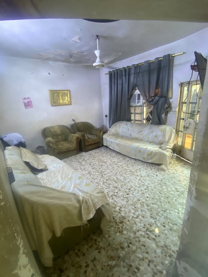 السلام عليكم
بيت ٧٠ متر بالزراعي البظهر حيدر ابو الشربت طابق واحد بي كراج واستقبال ومطبخ وغرفة نوم وحده 

إيجاره قفل ٢٥٠ وحاليآ فارغ 

***********
