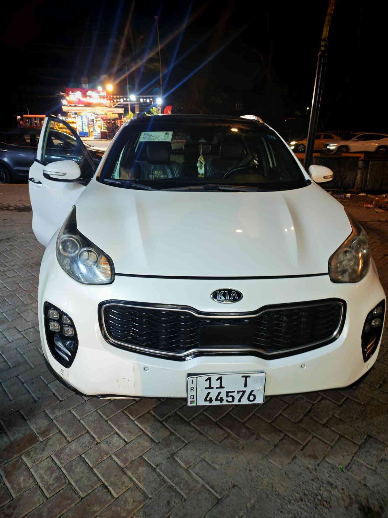 السلام عليكم سبورتج وارد أمريكي موديل 2017 ضربه جاملغ الخلفي والباب مكينه
2400sxGete
 فول لمتد بنوراما رادار كامره دواره 360درجه
كشنات تادفئه تبريد كير مكينه تخم تاير حداديه 70 بل ميه
ماشيه 53 الف موديل 2017  السعر ١٥٠ بيها مجال
العنوان بغداد الشعب نهايه الفورتات قرب مستشفئ الزهراء الاهلي ***********
