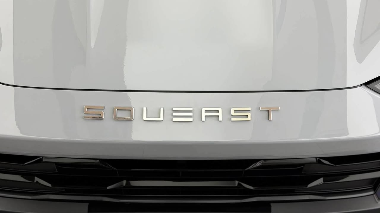 انسب الاسعار 💥🔥🔥
مع للوحات المرورية 💥🔥🔥🔥
SOUEAST S06 COMFORT 2026 
العداد: صفر كيلو متر
المحرك: 4 أسطوانات 1.5L تيربو 156 حصان
العزم (نيوتن-م.): 230
ناقل الحركة: اوتوماتيكي دبل كلاتش من 6 سرعات
استهلاك الوقود: 7.8 لتر لكل 100 كم
الضمان الأساسي: 6 سنوات أو 200,000 كم (أيهما أولا)
ضمان المحرك: 10 سنوات أو 1،000،000 كم (أيهما أولا / للمالك الأول)
المواصفات:💯
﻿إطارات قياس 18 إنج
﻿شاشة عرض ترفيهية قياس 12.85 إنج
﻿شاشة عدادات رقمية قياس 8 إنج
﻿مقصورة الركاب من الجلد الفاخر
﻿﻿مراية الوسطية مع خاصية التعتيمي (يدوي)
*كاميرا خلفية
*نظام الفرامل اليدوية الاوتوماتيكى Auto hold 
﻿نظام التحكم بنزول المنحدرات
﻿حساسات خلفية
﻿نظام التحذير من التصادم الخلفي
﻿نظام ابل كار بلاي واندرويد أوتو لاسلكي
﻿نظام صوتي متطور 4 سماعات
﻿بلوتوث / هاتف السيارة
﻿مصابيح أمامية أوتوماتيكية LED مع مصابيح نهارية LED
﻿فلتر تنقية الهواء (N95)
﻿دخول ذكي (بصمة)
﻿تشغيل عن بعد
﻿خاصية إغلاق الشبابيك عن بعد
﻿ماسحات الزجاج الامامي مع حساس للمطر
﻿مسند الذراع الوسطي مع ثلاجة
﻿وضعيات قيادة متعددة
﻿نظام مراقبة ضغط الإطارات
﻿وسائد هوائية امامية وجانبية عدد 2
السيارة تابعة لضمان الوكالة الرسمية
شركة آفاق الخليج للوكالات التجارية (احدى شركات مجموعة هارلم) 

للإستفسار : ***********☎️
