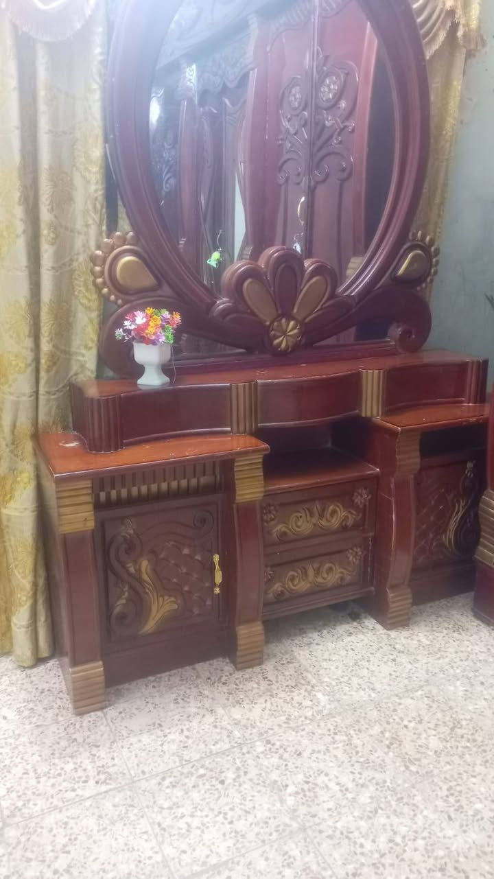 غرفه اخشاب للبيع كامله نضيفه سعرها 550 وبيها مجال بيع مستعجل ***********
