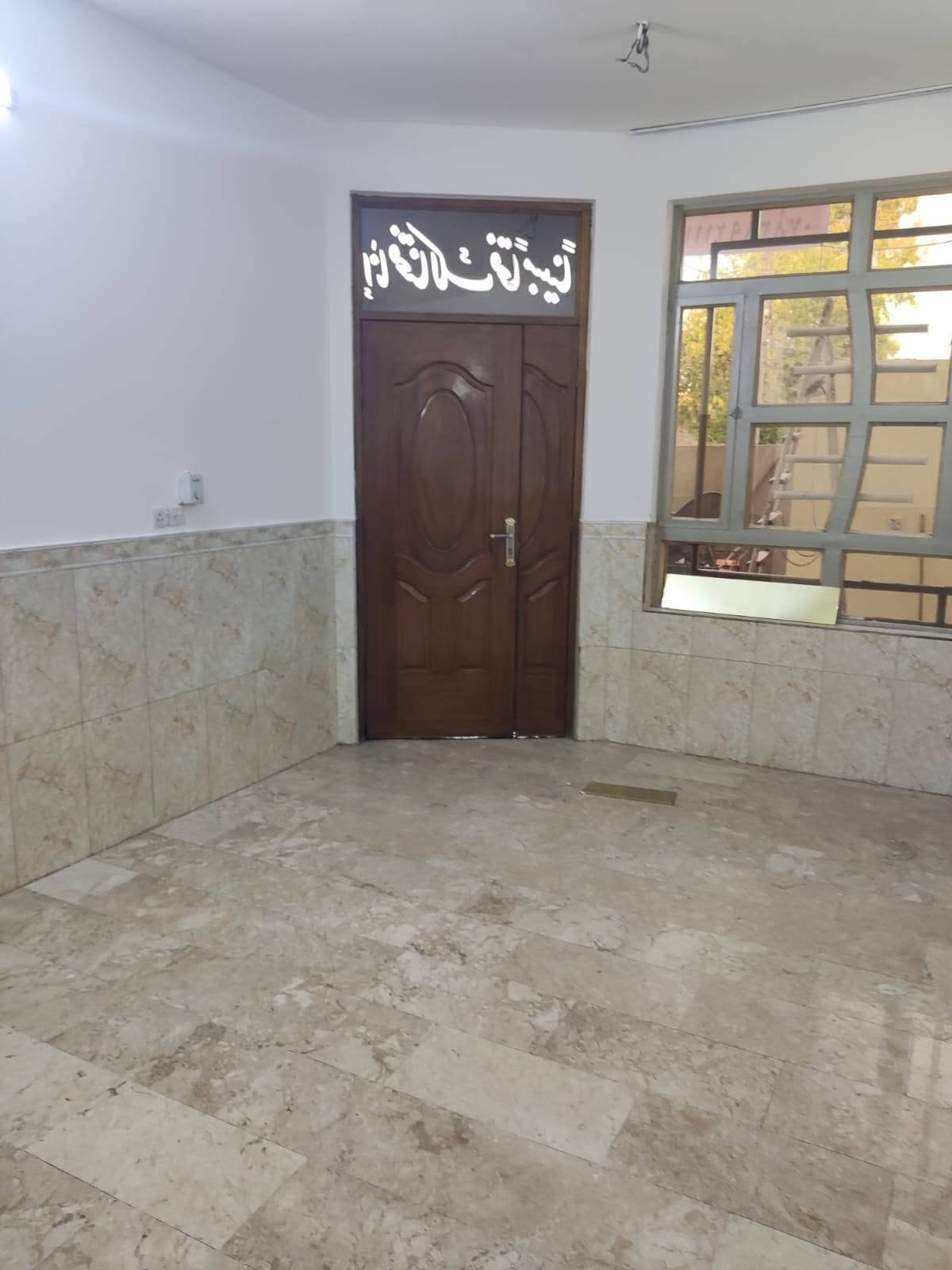 السلام عليكم
مشتمل للبيع المساحه 105 واجه 5 وربع وانزال 20  ارضيه مرمر بيت نضيف يحتوي على صاله ومطبخ وصحيات وثلاث غرف النوم متكون من مدخلين البيت موقع مميز قرب اعداديه التعاون حي الإعلام شارع عرض 15, متر

للاستفسار الاتصال على الرقم 

***********
