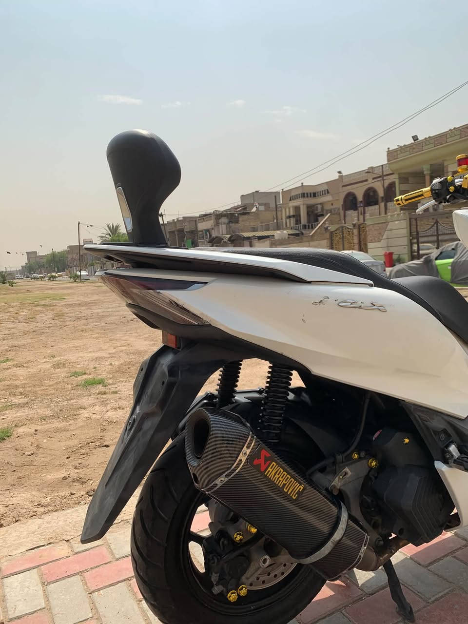 دراجه pcx جيل رابع 2024 كوري دراجه مزوعهً تزويد صارلها 4 اشهر من نازلهً من الرمبهً كفاله عامه من التاير للتايرً 
والله شاهد بانزين كله محسن ودهنً مؤتل اصليً
والدراجهً خير من الله شلعه ومعدل فول والتزويد العليهاً كله اصلي 
التزويد الي بيها 
مرايات مال تي ماكس
جامه تحكمً تصعدً وتنزلً
صالنصة AKRAPOVC رياضي كاربون فايبرً مال تي ماكس
تجوهً حديثه مال تي ماكس
قبقً عمبارً ايمنً ذهبي أبو الگلاصً
قبقً عمبار ايسر ذهبي ابو الگلاصً
يدات سكليترً ذهبيً
توصالهً مال ستيرنً كاربونً فايبرً ذهبي
تغليف براغيً ذهبي 
بوري صالنصه رياضيً

السعر 23 ورقه وبيها مجال الدراجهً ابد مو سعرهاً
 
عنواني بغداد مدينة الصدر 
شراي اتصلً وبخدمتكً/***********
