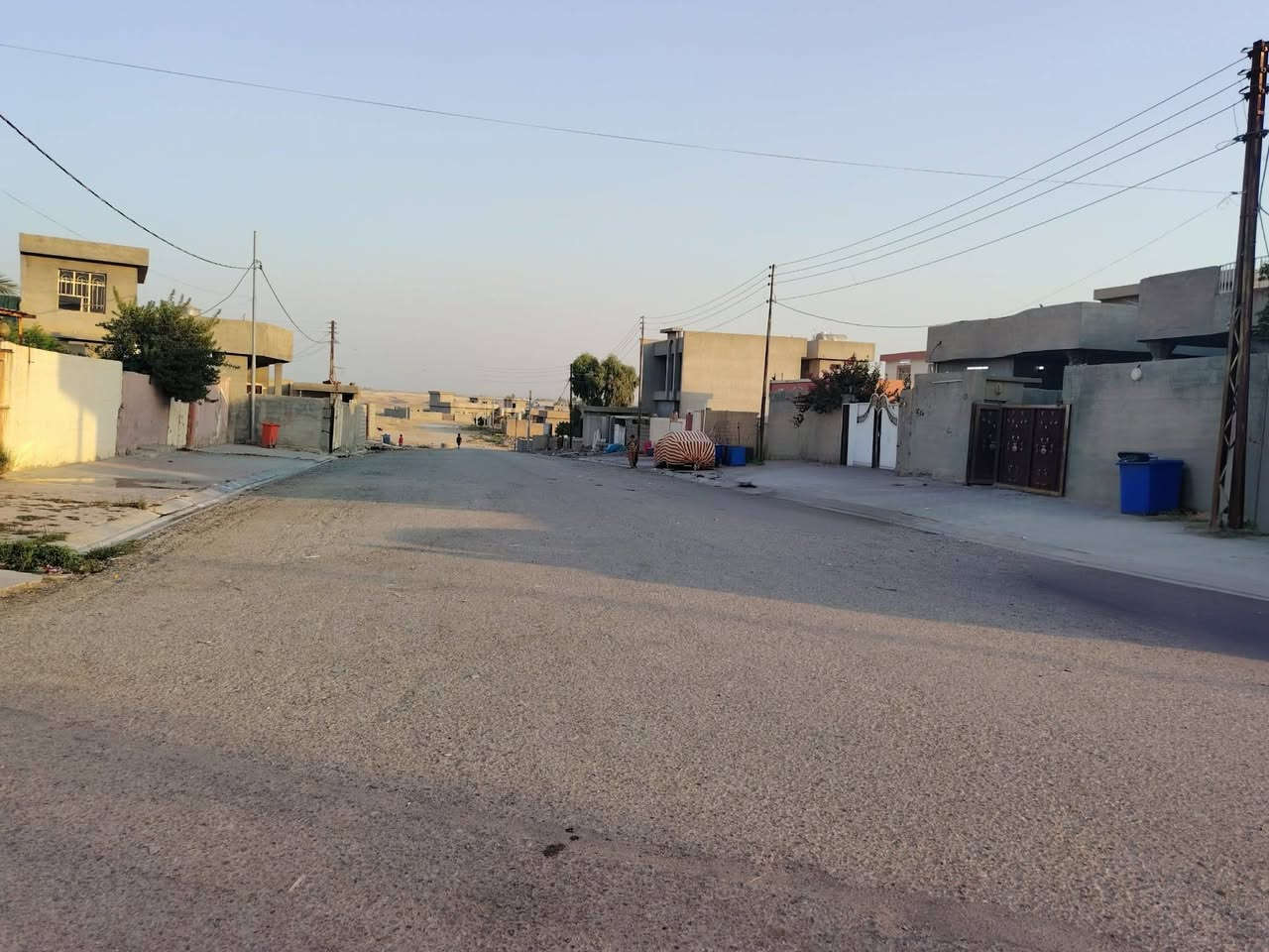 🏡 بـيـت لـلـبـيـع | فـرصـة مـمـيـزة 🏡
📍 الموقع: حي التنك
📐 المساحة: 362 م²
🏠 طابقين

🔹 الطابق الأول: 🛏️ 3 غرف
🛋️ هول + ربعة
📦 مخزن
🍳 مطبخ
🚿 حمام
🚽 صحيات عدد 2
🌳 حديقة
🏡 حوش كبير

🔹 الطابق الثاني: 🛏️ غرفتين
🛋️ هول
🚿 حمام
🚽 صحيات

✨ بيت واسع ومناسب للعائلة، بمساحة كبيرة وتوزيع عملي، مع حديقة وحوش كبير.

والاستفسار

📞 للتواصل: ***********
