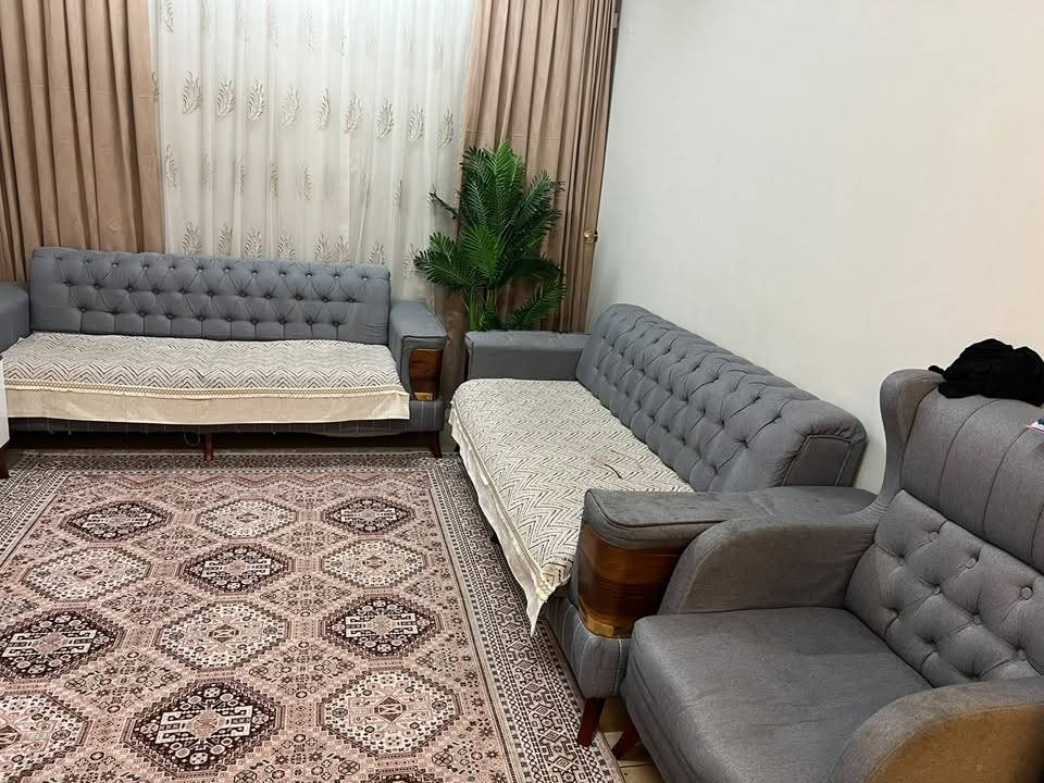 ٨ مقاعد • يرادله غسل • خشب قوي