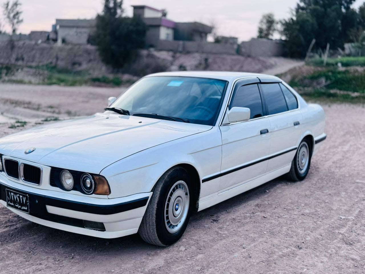 بي ام دبليو 520i • ١٩٩٣ • جير عادي