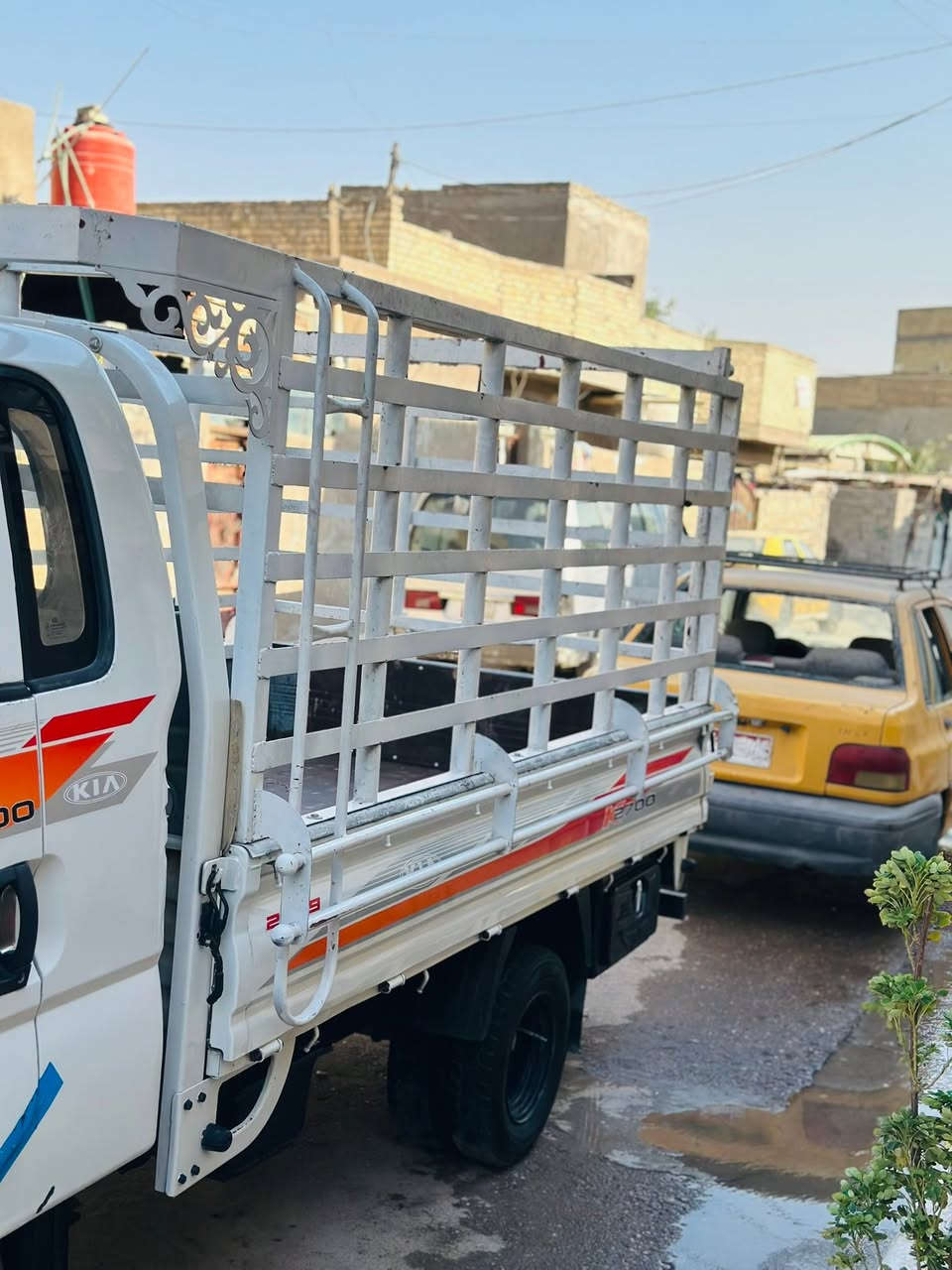 السلام عليكم كيل حمل موديل ٢٠١١
باسمي تحويل ثاني يوم سيارة جاهزة 
خير من الله تبريد ثلج ❄️ تايرات انضاف 
سيارة جاهزة من كلشي 
كشنات جدد السيارة كبل للشارع جاهزة من كلشي  مكان بغداد السعر ٩٠ وبيها مجال 
الاتصال (***********)
