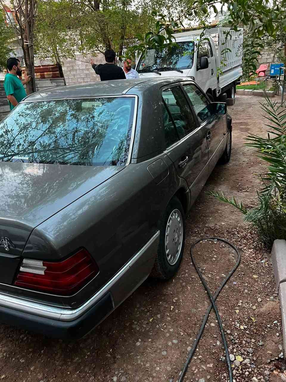 مارسدس دب مكفوله كفالة عامة موديل 91 تبريد ثلج بيها فتحه سقف تخم تاير جديد مكاني بغداد الكاظمية سعر 95 وبيها مجال ***********
