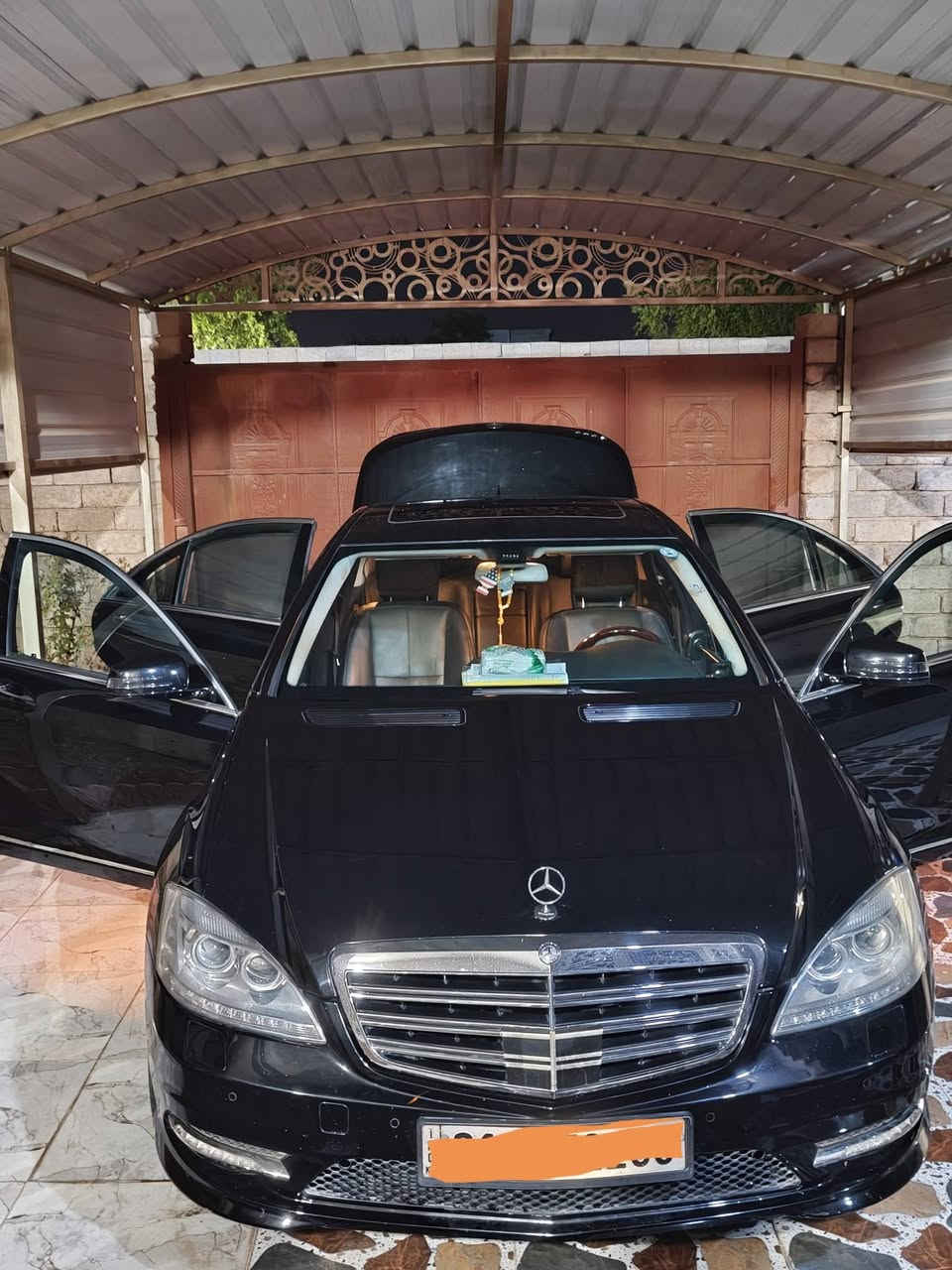 السلام عليكم ورحمه الله وبركاته. مرسيدس للبيع S350 موديل 2006 وارد يابان محدث 2012 شرط من الدعاميه للدعايه بدون حادث فقط عام للجماليه صبغ درجه أولى رقم السليمانيه سنويه ل 2030 سياره للجناي جاهزه ما ناقصها شي كلها شرط چوبلسات وجگات تصعد وتنزل شغاله بيبان شفط وجنطه شفط وبردات خلفيه 5 كهربائي ولايتات متحركه مع الستيرن تبريد ثلج شرط صدر كله جديد محرك  3.5 مرغوب تنفس طبيعي عقل فوگ بأختصار سياره للجنايه متعوب عليها. السعر عالخاص ***********
