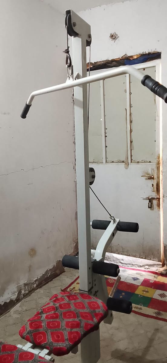 مسطبة بنج بريس ماركة اصلية حديد قوي درجة اولى مو من ذني التجاريات الخفيفات بيهة مستويات اعلى ومستوي واسفل وبيهة سحب بكرة وتمارين ارجل امامي وخلفي وكيل فراشة نائم والمقاعد مدوشمة سعرهة 165 ألف سعر نهائي عنوان بغداد للشراي مراسلة الصفحة او الاتصال على الرقم *********** يوجد توصيل بكروة في بغداد فقط
